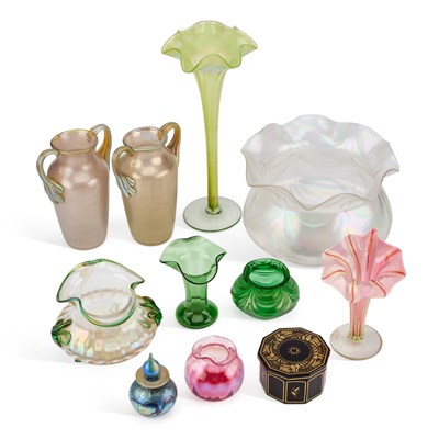 Lot 42 - A LARGE COLLECTION OF ART GLASS
