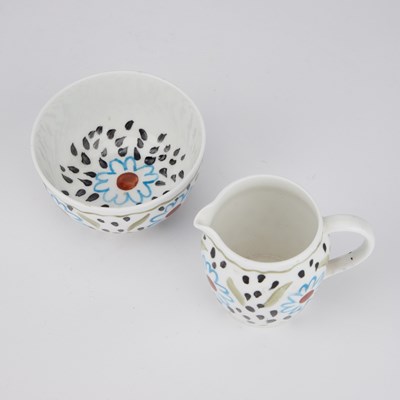 Lot 125 - ANGELICA BELL FOR FOLEY, A FLORAL DECORATED CREAM JUG AND SUGAR BOWL