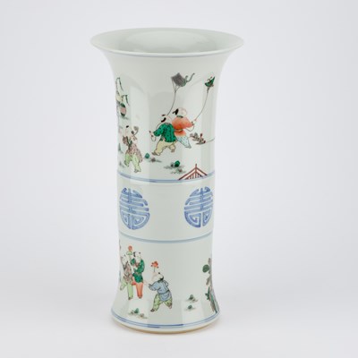 Lot 161 - A CHINESE FAMILLE VERTE 'LADIES AND BOYS' BEAKER VASE, GU