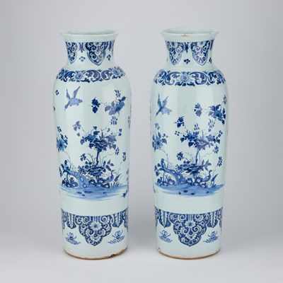 Lot 119 - A PAIR OF DUTCH FAIENCE CYLINDRICAL VASES (ROLWAGEN)