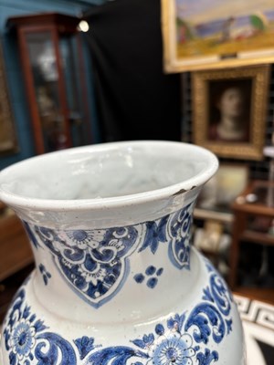 Lot 119 - A PAIR OF DUTCH FAIENCE CYLINDRICAL VASES (ROLWAGEN)