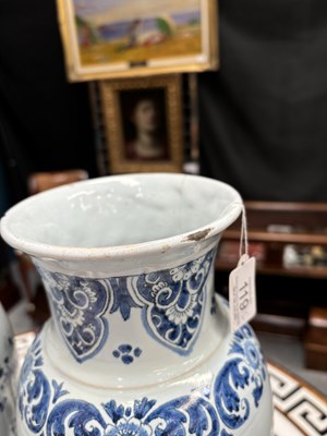 Lot 119 - A PAIR OF DUTCH FAIENCE CYLINDRICAL VASES (ROLWAGEN)