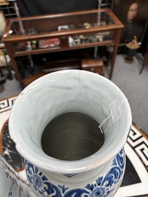 Lot 119 - A PAIR OF DUTCH FAIENCE CYLINDRICAL VASES (ROLWAGEN)