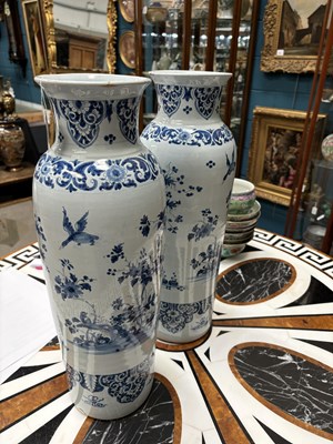 Lot 119 - A PAIR OF DUTCH FAIENCE CYLINDRICAL VASES (ROLWAGEN)