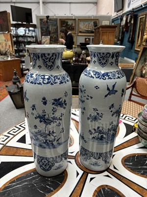 Lot 119 - A PAIR OF DUTCH FAIENCE CYLINDRICAL VASES (ROLWAGEN)