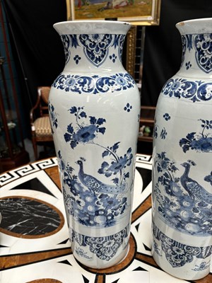 Lot 119 - A PAIR OF DUTCH FAIENCE CYLINDRICAL VASES (ROLWAGEN)