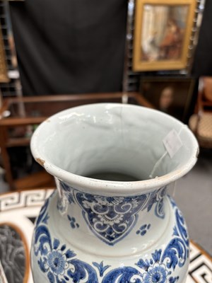 Lot 119 - A PAIR OF DUTCH FAIENCE CYLINDRICAL VASES (ROLWAGEN)