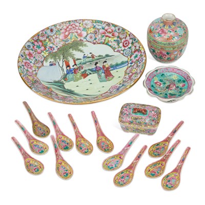 Lot 590 - A COLLECTION OF 20TH CENTURY CHINESE PORCELAIN