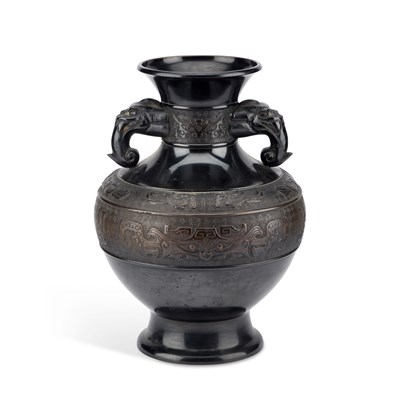 Lot 737 - A LARGE CHINESE BRONZE VASE, CIRCA 1900