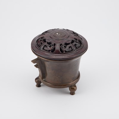 Lot 727 - A CHINESE BRONZE TRIPOD CENSER