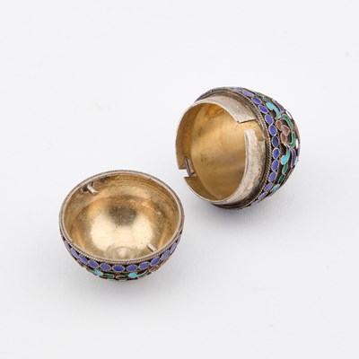 Lot 251 - A RUSSIAN SILVER AND CLOISONNÉ ENAMEL MINIATURE EGG