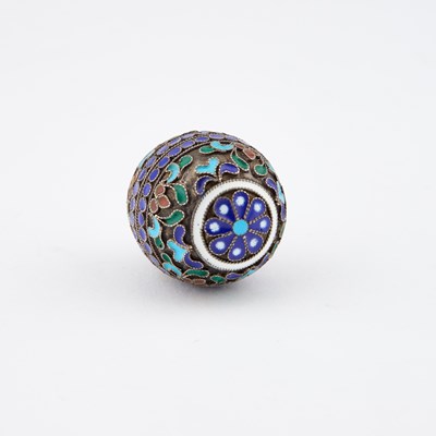Lot 251 - A RUSSIAN SILVER AND CLOISONNÉ ENAMEL MINIATURE EGG