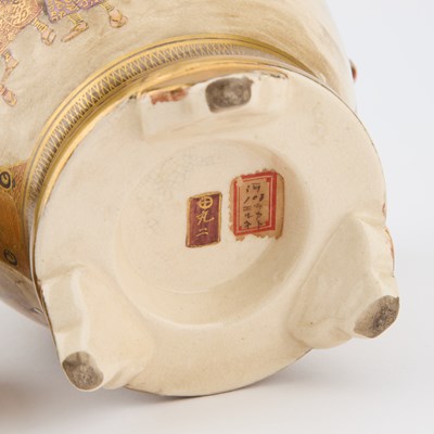 Lot 669 - A JAPANESE SATSUMA KORO AND COVER
