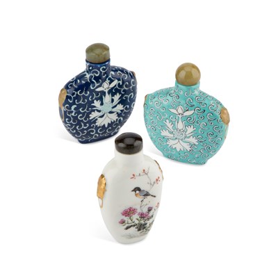 Lot 628 - THREE CHINESE PORCELAIN SNUFF BOTTLES