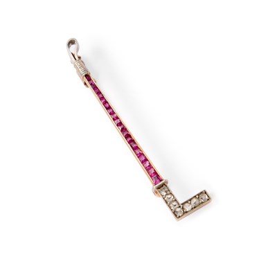 Lot 593 - A CONTINENTAL 14 CARAT GOLD PLATINUM RUBY AND DIAMOND HUNTING CROP BROOCH