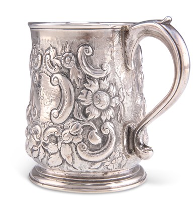 Lot 1466 - A GEORGE II SILVER MUG