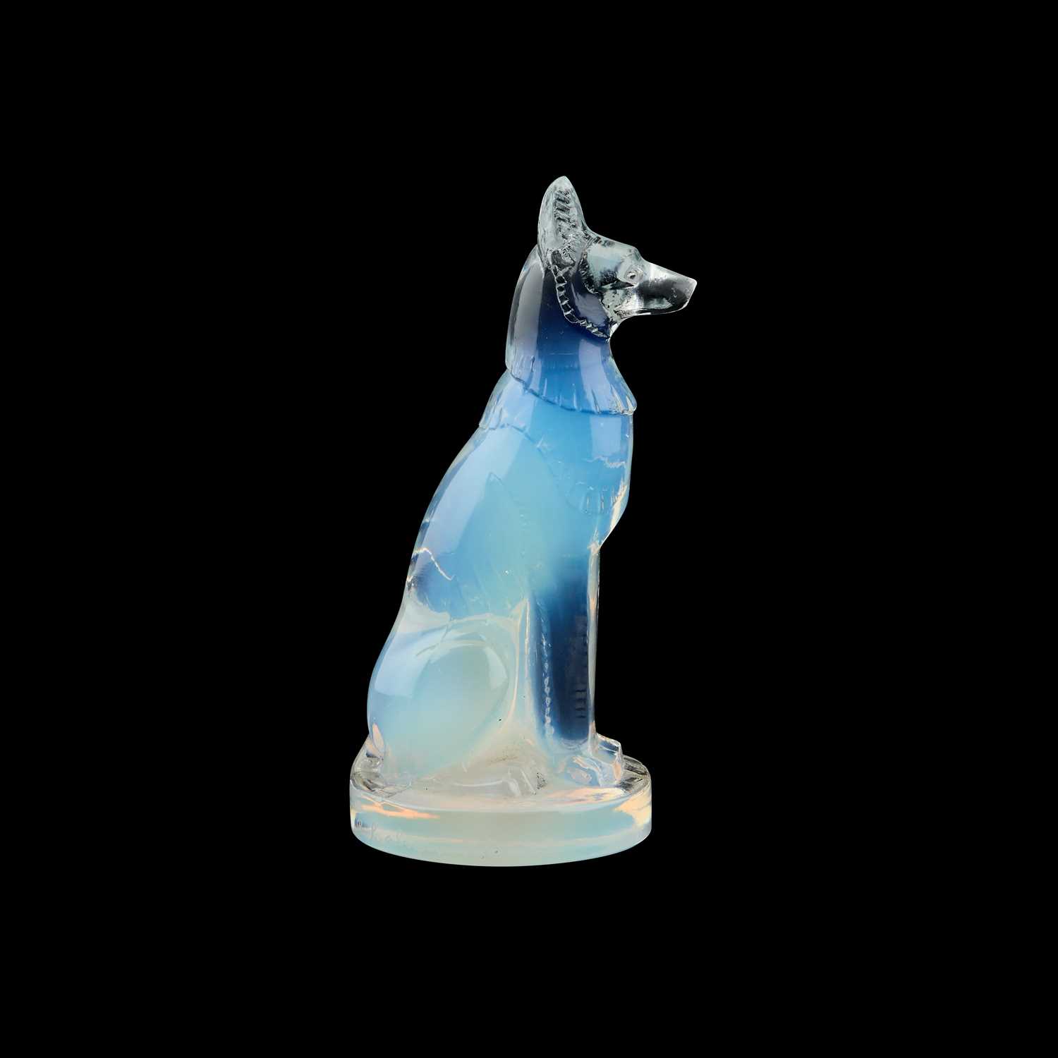 Lot 76 - RENÉ LALIQUE (FRENCH, 1860-1945), A 'CHIEN' CACHET, DESIGNED 1926