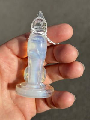 Lot 76 - RENÉ LALIQUE (FRENCH, 1860-1945), A 'CHIEN' CACHET, DESIGNED 1926