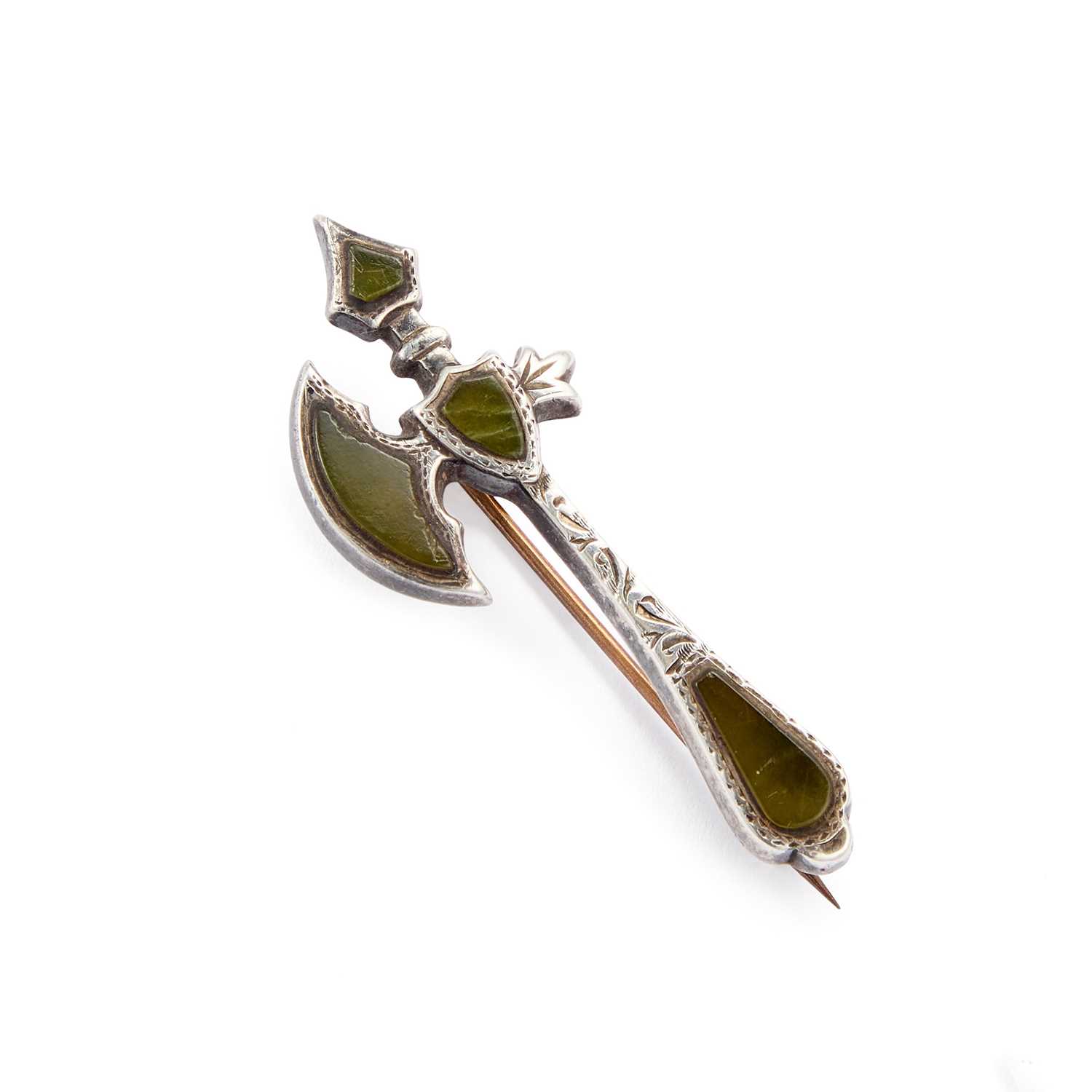 Lot 58 - AN EDWARDIAN SILVER AND AGATE BROOCH