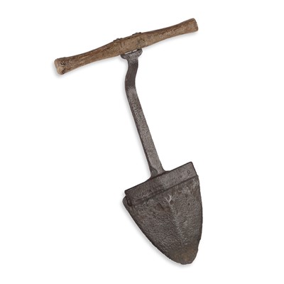 Lot 83 - A LATE 19TH/ EARLY 20TH CENTURY PEAT SPADE