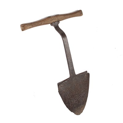 Lot 83 - A LATE 19TH/ EARLY 20TH CENTURY PEAT SPADE