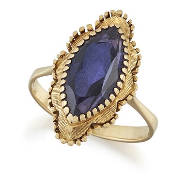 Lot 1615 - AN AMETHYST RING