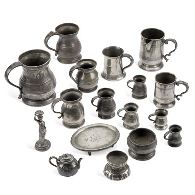 Lot 553 - A COLLECTION OF METALWARE AND OTHER ITEMS