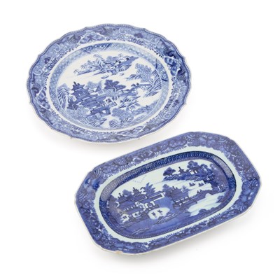 Lot 133 - TWO CHINESE BLUE AND WHITE PLATES, 18TH/ 19TH CENTURY