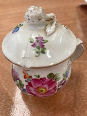 Lot 55 - A GROUP OF PORCELAIN