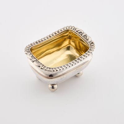 Lot 465 - A GEORGE III SILVER SALT