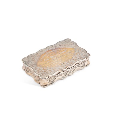 Lot 420 - A VICTORIAN SILVER SNUFF BOX