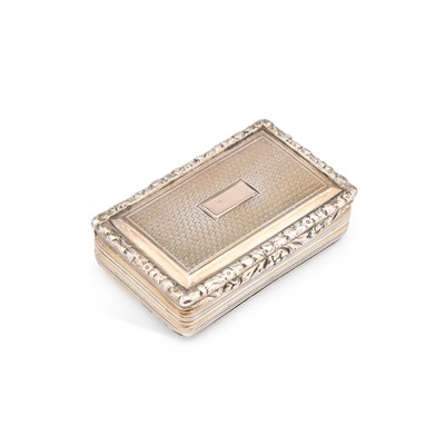 Lot 488 - A GEORGE III SILVER SNUFF BOX