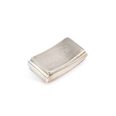 Lot 319 - A SMALL GEORGE III SILVER SNUFF BOX