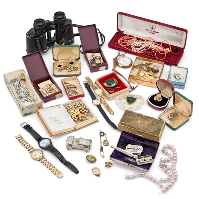 Lot 78 - A LARGE COLLECTION OF COSTUME JEWELLERY, WATCHES AND COLLECTABLES