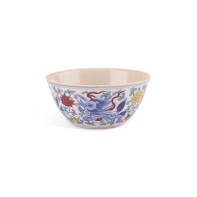 Lot 97 - A CHINESE DOUCAI CUP