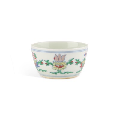 Lot 103 - A CHINESE DOUCAI CUP