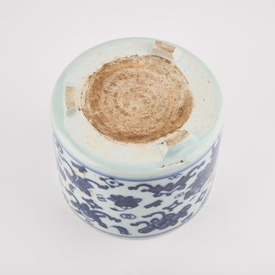 Lot 171 - A CHINESE BLUE AND WHITE BRUSH POT, BITONG