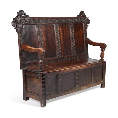 Lot 753 - AN OAK SETTLE