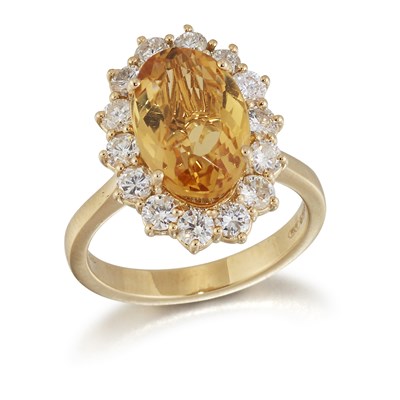 Lot 1521 - AN 18 CARAT GOLD CITRINE AND DIAMOND CLUSTER RING