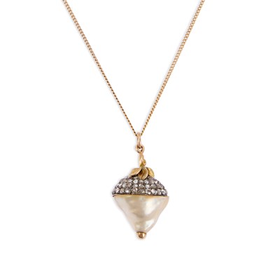 Lot 548 - AN EARLY 19TH CENTURY NATURAL SALTWATER BAROQUE PEARL AND DIAMOND PENDANT