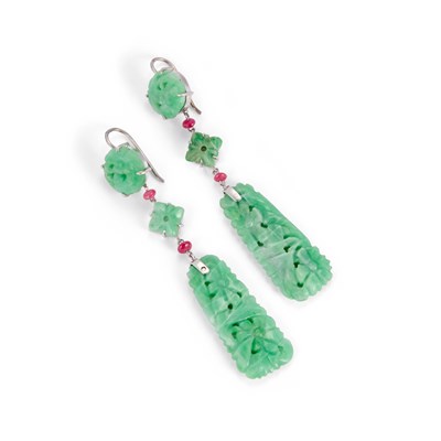 Lot 641 - A PAIR OF JADEITE EARRINGS