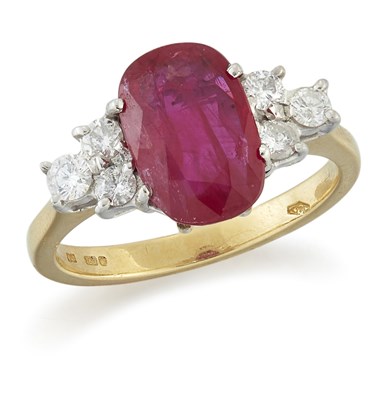 Lot 1582 - AN 18 CARAT GOLD RUBY AND DIAMOND RING