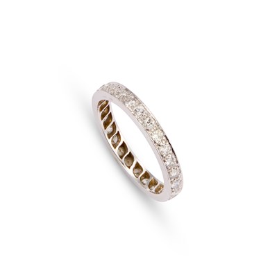 Lot 636 - A DIAMOND FULL ETERNITY RING