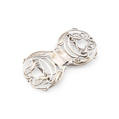 Lot 578 - AN ART NOUVEAU STYLE SILVER BELT BUCKLE