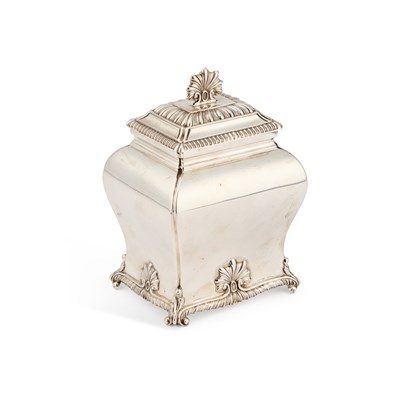 Lot 412 - A GEORGIAN STYLE SILVER TEA CADDY