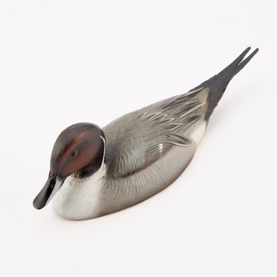 Lot 137 - AN ITALIAN HAND-PAINTED SILVER AND ENAMEL DUCK