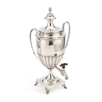 Lot 486 - A GEORGE III SILVER TEA URN