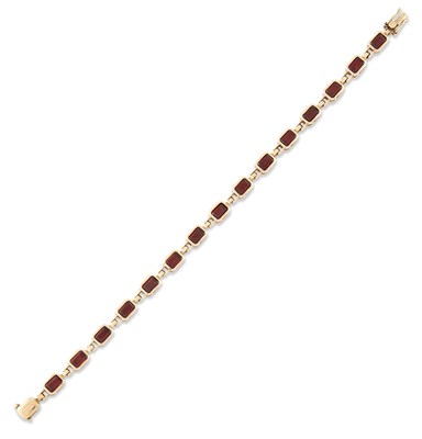 Lot 1681 - A GARNET BRACELET