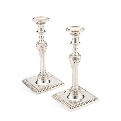 Lot 473 - A PAIR OF GEORGE III SILVER CANDLESTICKS