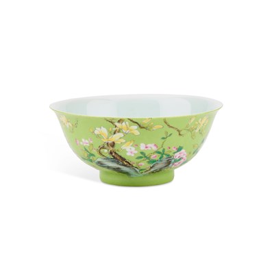 Lot 71 - A CHINESE GREEN-GROUND BOWL